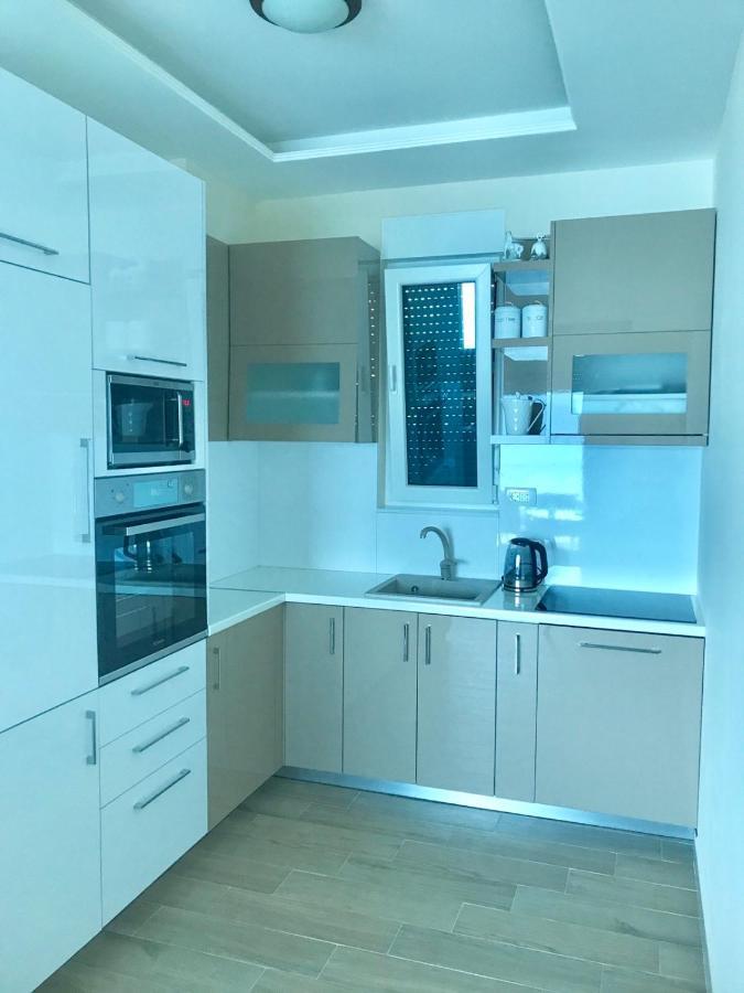 Lux Apartments Krasići Bagian luar foto
