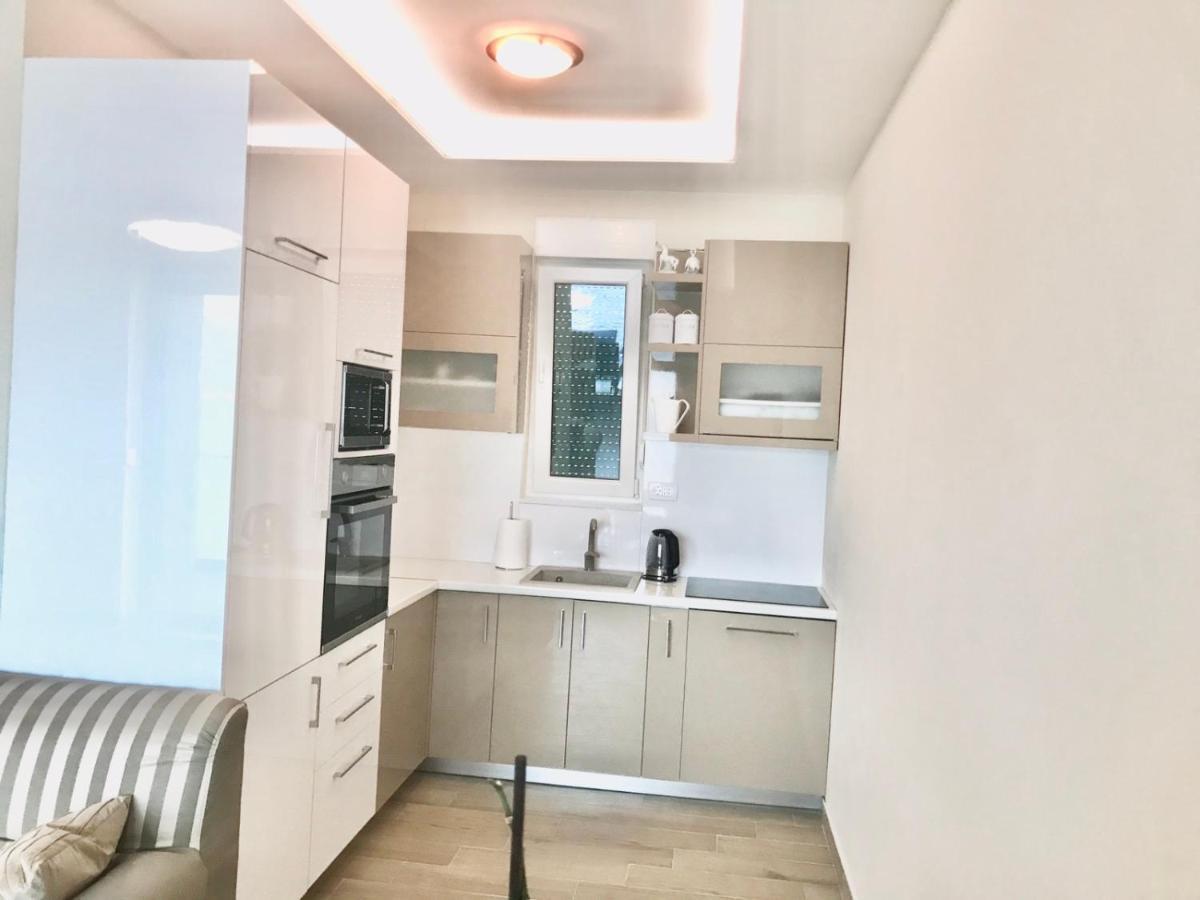 Lux Apartments Krasići Bagian luar foto